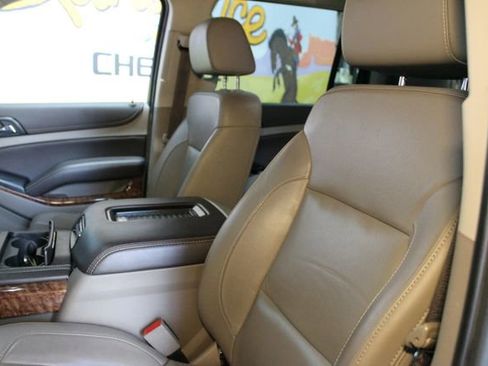Used 2020 Chevrolet Suburban Premier AWD/4WD image 22