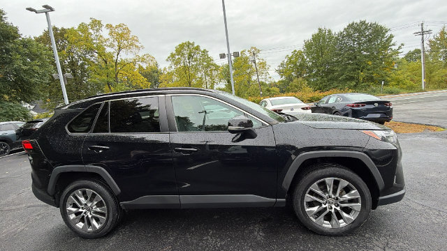 Used 2022 Toyota RAV4 XLE Premium FWD image 4