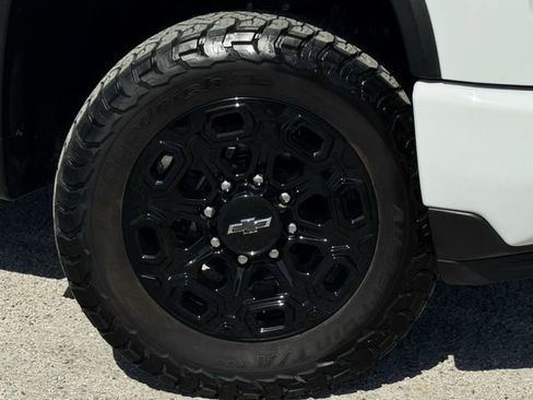 Used 2024 Chevrolet Silverado 2500 LTZ w/ LTZ Plus Package AWD/4WD image 32