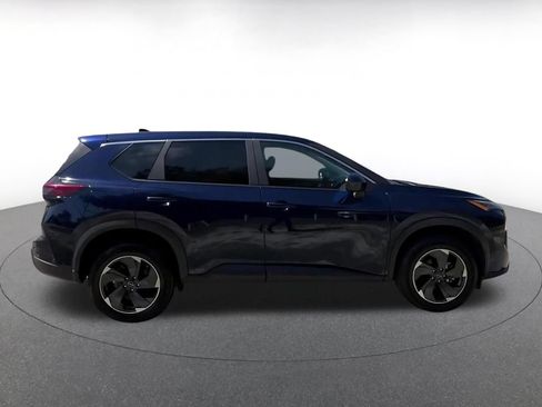 Used 2025 Nissan Rogue SV AWD/4WD image 16