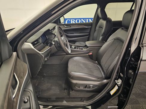 New 2026 Jeep Grand Cherokee Laredo image 12