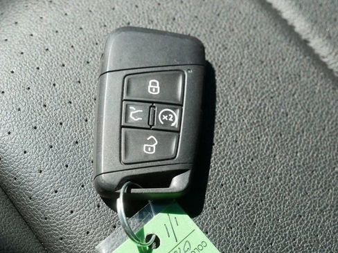 Certified 2023 Volkswagen Tiguan SE w/ Panoramic Sunroof Package AWD/4WD image 36