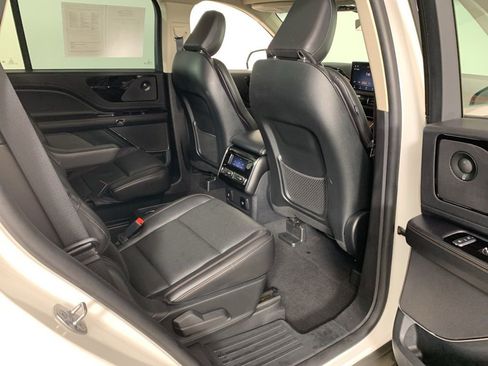 Used 2022 Lincoln Aviator Reserve RWD image 36