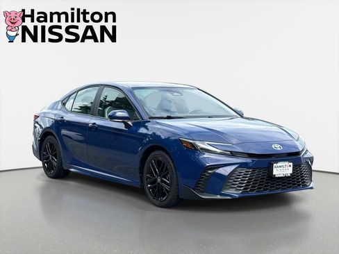 Used 2025 Toyota Camry SE FWD image 1
