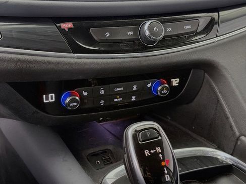 Used 2020 Buick Enclave Essence w/ Sport Touring Edition image 17