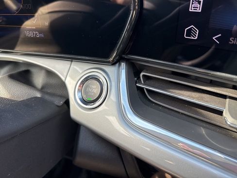 Used 2024 Chevrolet Trax LT w/ Sunroof Package image 26
