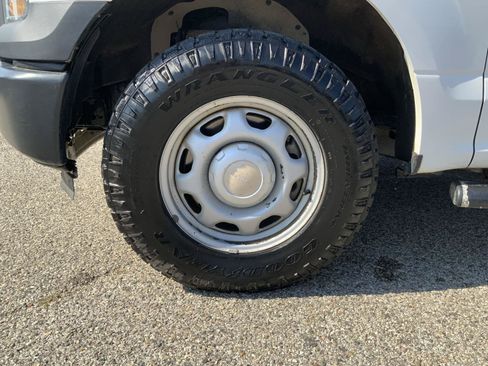 Used 2015 Ford F150 XL w/ Equipment Group 101A Mid AWD/4WD image 15