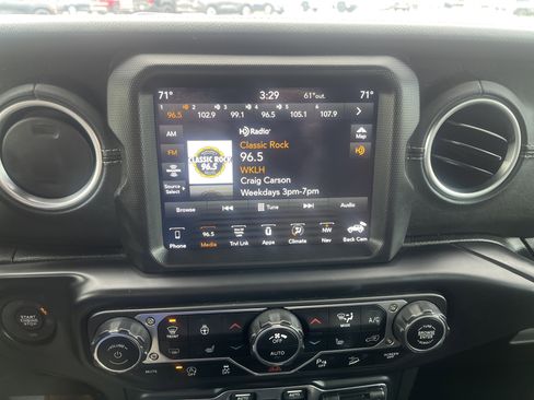 Used 2019 Jeep Wrangler Unlimited Sahara w/ Quick Order Package 24M Moab image 22