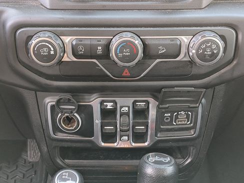 Used 2018 Jeep Wrangler Unlimited Sport S image 27