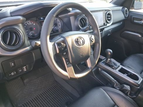 Used 2023 Toyota Tacoma TRD Off-Road w/ TRD Premium Off Road Package AWD/4WD image 9