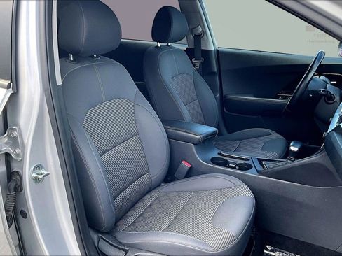 Used 2020 Kia Niro LXS image 27