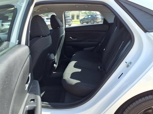Used 2022 Hyundai Elantra SEL FWD image 17