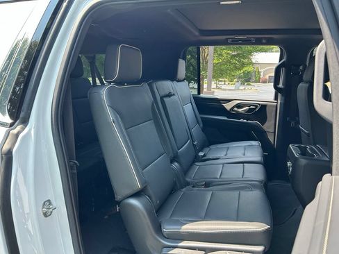 Used 2023 GMC Yukon XL SLT w/ SLT Premium Package RWD image 47