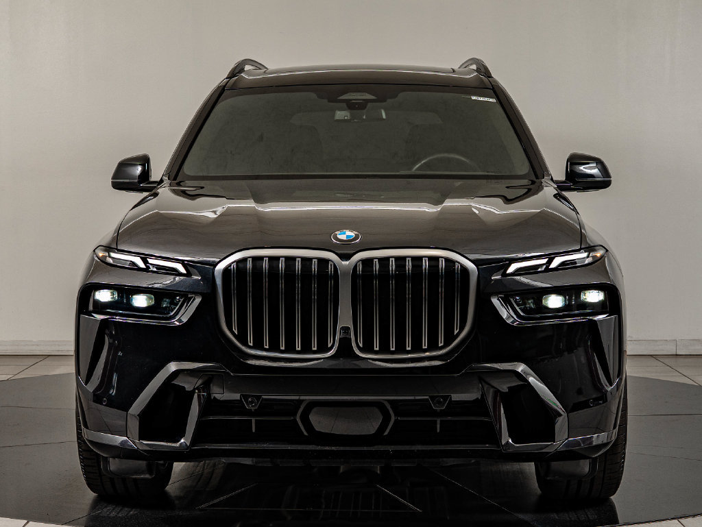 Used 2025 BMW X7 xDrive40i w/ M Sport Package AWD/4WD image 2