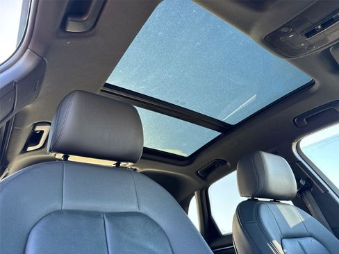 Used 2020 Audi Q3 2.0T Premium Plus w/ Premium Plus Package AWD/4WD image 16