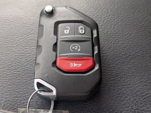 Used 2025 Jeep Wrangler Unlimited Sahara AWD/4WD image 31