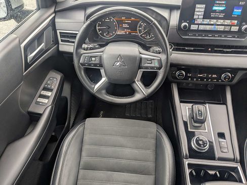 Used 2024 Mitsubishi Outlander SE AWD/4WD image 17