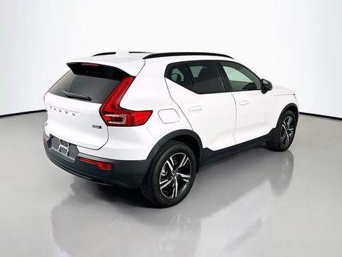 Used 2023 Volvo XC40 B5 Plus AWD/4WD image 7