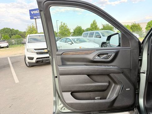 Used 2023 Chevrolet Suburban Premier RWD image 15