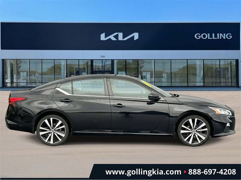 Used 2019 Nissan Altima 2.5 SR w/ SR Premium Package image 2