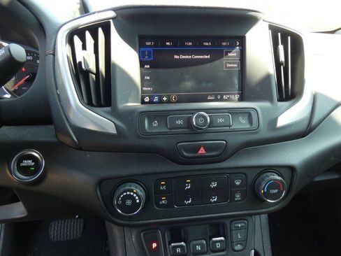 Used 2020 GMC Terrain SLE FWD image 17