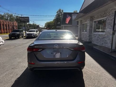 Used 2022 Nissan Sentra SV w/ SV Premium Package FWD image 6