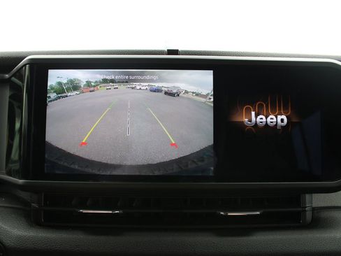 Used 2025 Jeep Wrangler Willys AWD/4WD image 34