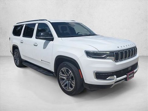Used 2024 Jeep Wagoneer L Series II w/ Flexible Seating Group AWD/4WD image 3