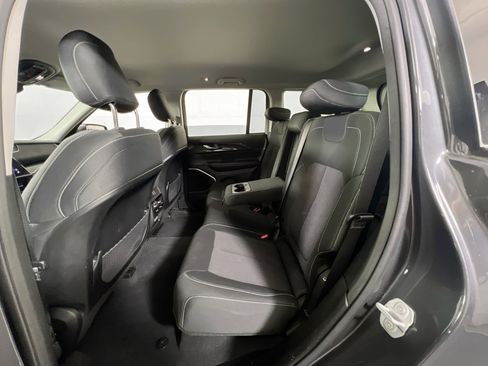 Used 2022 Jeep Grand Cherokee Laredo w/ Luxury Tech Group I image 23