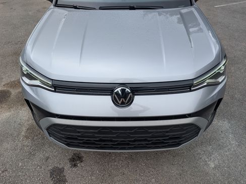 Used 2025 Volkswagen Taos SE FWD image 12