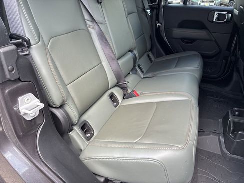 Used 2025 Jeep Gladiator Mojave image 35