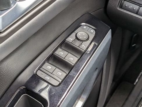 Used 2024 Nissan Pathfinder SL AWD/4WD image 21