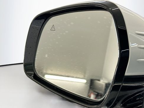 Used 2023 Kia Sorento LX image 16