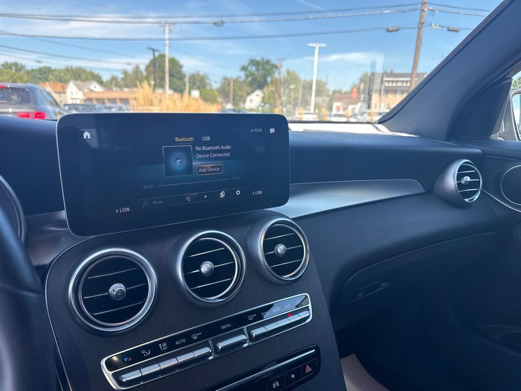 Used 2021 Mercedes-Benz GLC 300 4MATIC image 10
