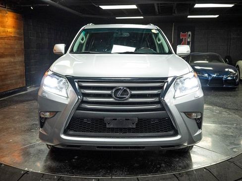 Used 2018 Lexus GX 460 image 4