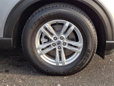 Certified 2022 Ford Explorer XLT w/ Class IV Trailer Tow Package image 8