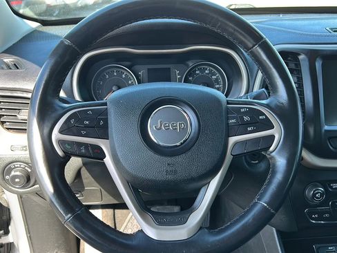 Used 2015 Jeep Cherokee Latitude w/ Cold Weather Group AWD/4WD image 15