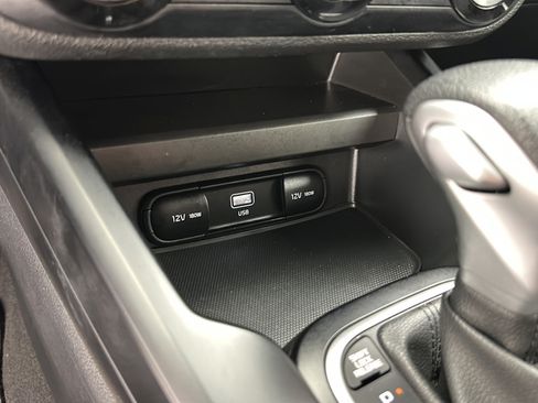 Used 2025 Kia Soul LX w/ LX Technology Package FWD image 18