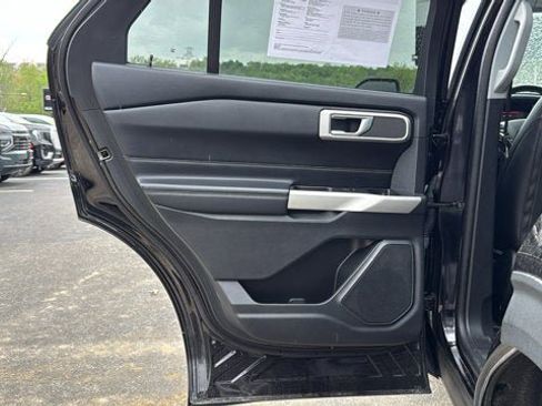 Used 2022 Ford Explorer XLT w/ Equipment Group 202A AWD/4WD image 24