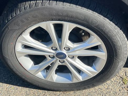 Used 2019 Ford Escape SE FWD image 17