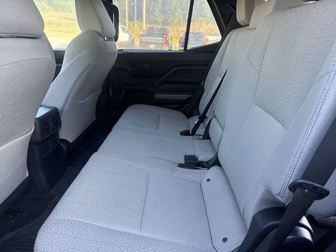 Used 2025 Toyota 4Runner SR5 AWD/4WD image 25