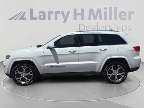 Used 2018 Jeep Grand Cherokee Limited AWD/4WD image 2