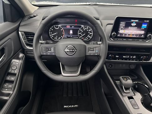 Used 2026 Nissan Rogue Dark Armor FWD image 13