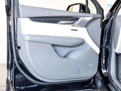 Used 2021 Cadillac XT6 Premium Luxury FWD image 14