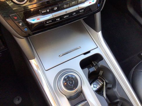 Used 2024 Ford Explorer Limited image 17