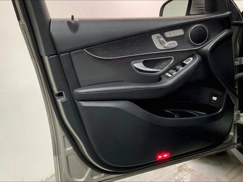 Used 2021 Mercedes-Benz GLC 300 4MATIC w/ Premium Package image 21