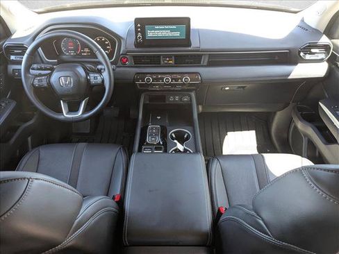 Used 2025 Honda Pilot Touring image 17