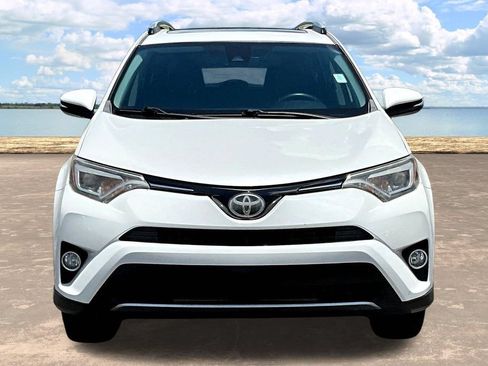 Used 2018 Toyota RAV4 Limited FWD image 2
