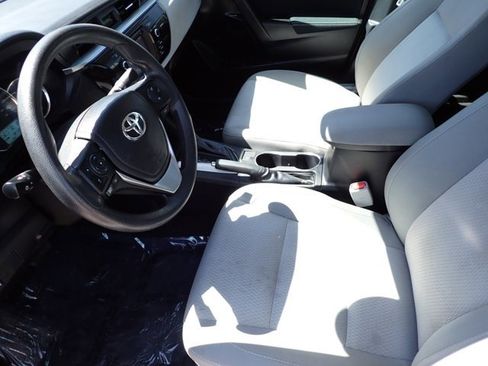 Used 2015 Toyota Corolla LE FWD image 9