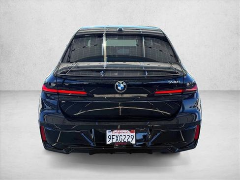 Used 2023 BMW 740i w/ Executive Package image 7